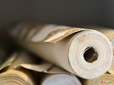Este posibilă lipirea tapetului de vinil cu adeziv pentru materiale nețesute