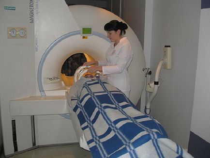 MRI az agy, mint az eljárást végzik videó