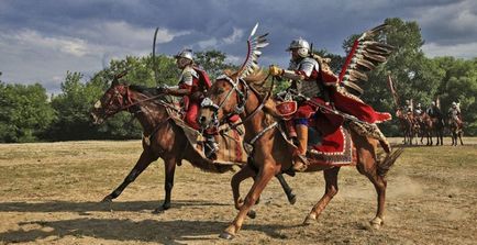 Незвичайні обладунки та види зброї (22 фото)