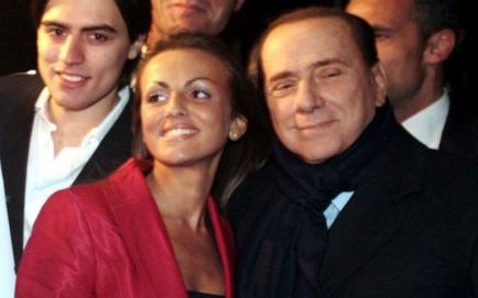 Mireasa Sylvio Berlusconi este cu 48 de ani mai tânără decât el! (18 imagini)