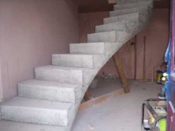 Finalizarea scării din beton