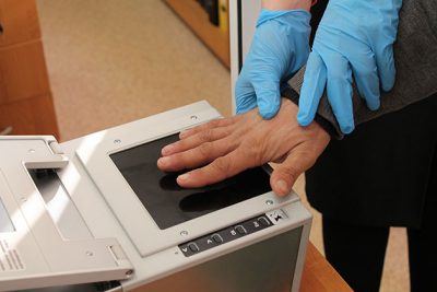 Відбитки пальців для шенгенської візи біометрія і дактилоскопія, де зняти і коли це ввели