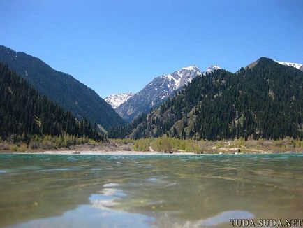 Lacul Issyk (Lacul Issyk) lângă Almaty (Kazahstan)