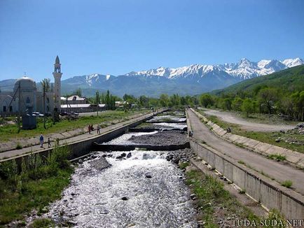 Lacul Issyk (Lacul Issyk) lângă Almaty (Kazahstan)