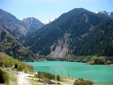 Lacul Issyk (Lacul Issyk) lângă Almaty (Kazahstan)