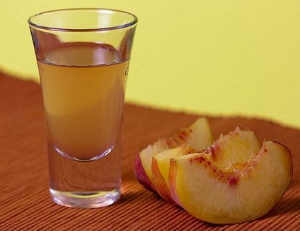 Персиковий лікер в домашніх умовах - 3 кращих рецепта
