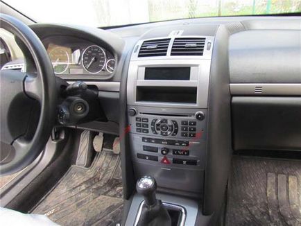 Peugeot 407 repararea încălzitorului amortizorului prin decupare, repararea Peugeot și Citroën