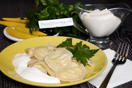 Піца з куркою, грибами, помідорами і оливками