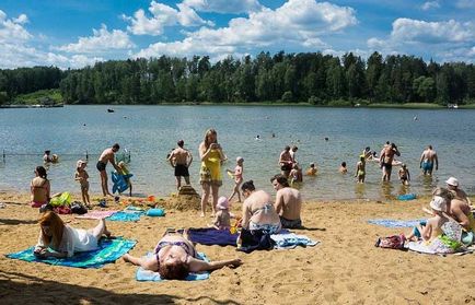 Пляж в селі Трусова і п'ятниця на Істрінському водосховищі