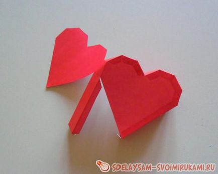 Cutie de cadou sub forma unei inimi, o clasă de maestru cu propriile mâini