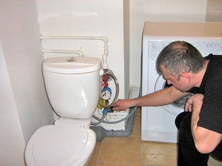 Conectarea mașinii de spălat la instalațiile sanitare și de canalizare atât pentru conectarea manuală, video