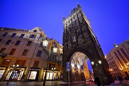 Turnul de pulbere (portița de praf de pușcă) din Praga