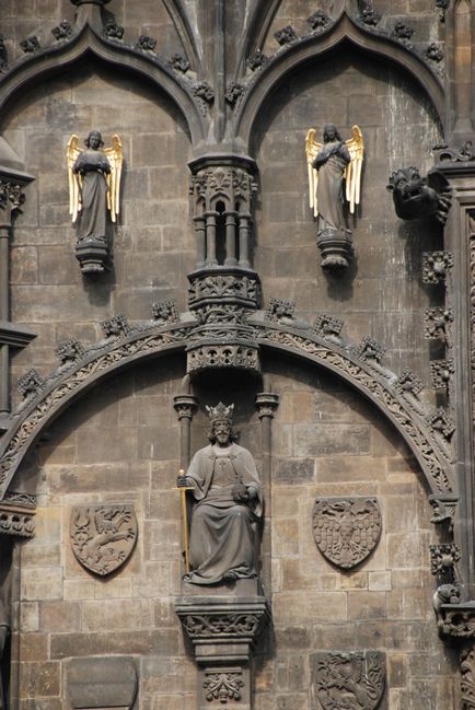 Turnul de pulbere (portița de praf de pușcă) din Praga