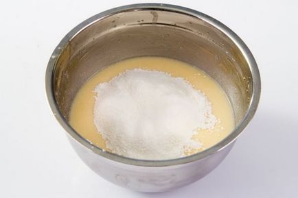 A készítmény a vizsgálati hozzáadjuk a lisztet a tej, vagy fordítva (a tészta) A készítmény a vizsgálat hozzáadjuk a lisztet a tejjel, vagy fordítva