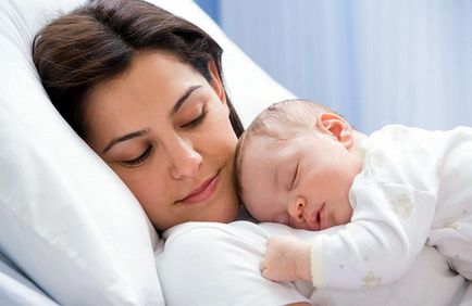 Copilul plânge înainte de a merge la culcare, nu poate să adoarmă în 3-4 luni decât să-i ajute pe copil