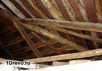 Repararea unei case vechi de case din lemn sau revizuirea băii de deteriorare și recomandări este o sarcină ușoară