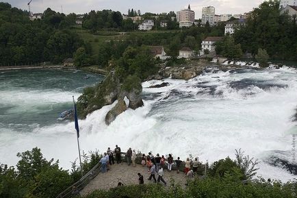 Rin Falls, o fotografie a cascadei din Elveția