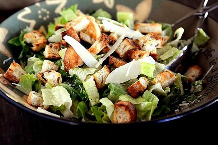 Caesar salata cu pui - 10 retete clasice simple la domiciliu