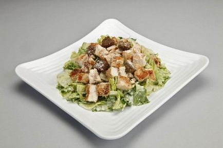 Cézár saláta csirkével - 10 egyszerű, klasszikus receptek otthon