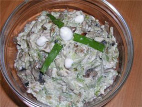 Saláta retekkel csirke (csirke saláta retek) Salad egy retek csirke