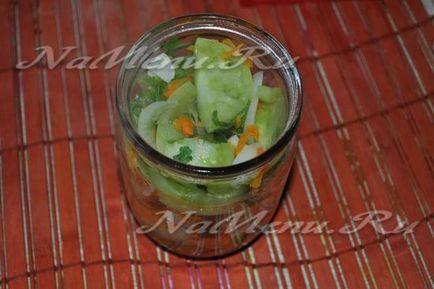 Saláta a téli zöld paradicsom, sterilizálás nélküli