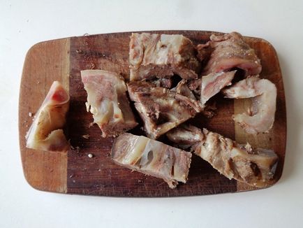 Oldal id sózott marhahúst fej (tuzlangan tuar bash)