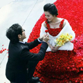 Elegáns esküvői ruha menyasszony 9999 vörös rózsa