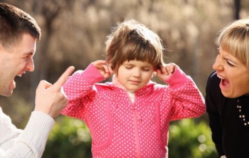 Tünetek, okok és kezelés idegrendszeri tic a gyermekek számára minden életkorban - körülbelül egy éve, vagy annál idősebb