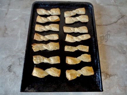 Листкові бантики - найшвидший і простий рецепт з листкового тіста