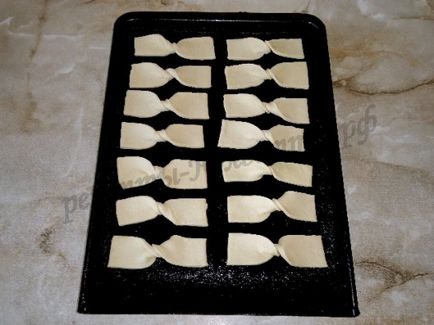 Листкові бантики - найшвидший і простий рецепт з листкового тіста