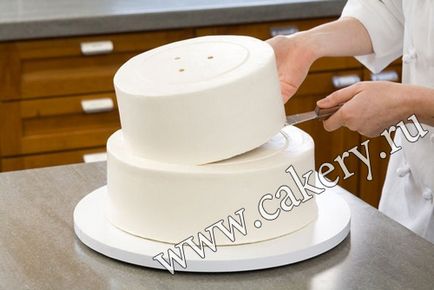 Поради кондитерам, які роблять свій перший весільний торт