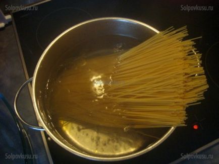 Spaghete cu sos de roșii