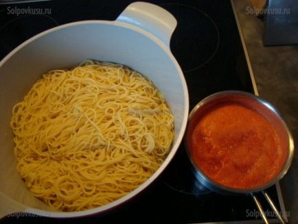 Spaghete cu sos de roșii
