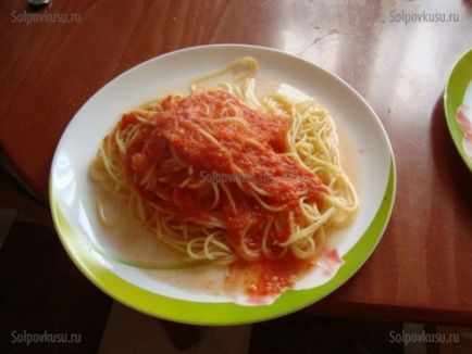 Spaghete cu sos de roșii