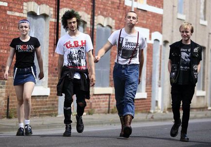 Subcultura de skinheads ca o tendință în modă - o revistă despre moda sasuală