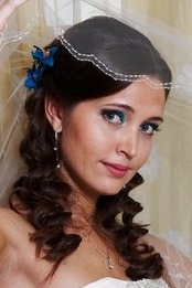 Esküvői és esti frizura otthon, olcsó árak 2017 fotó esküvői frizurák - Irina Bertrand