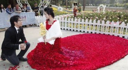 Весільна сукня з 9999 троянд