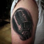 Valoarea tatuajului microfon, schițe și stiluri de tatuaje performante