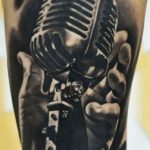 Valoarea tatuajului pentru microfon, schițe și stiluri de tatuaje performante