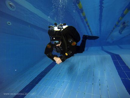 Техніки плавання в ластах, горизонтальний трім, взаємодія з напарником - тренування в басейні
