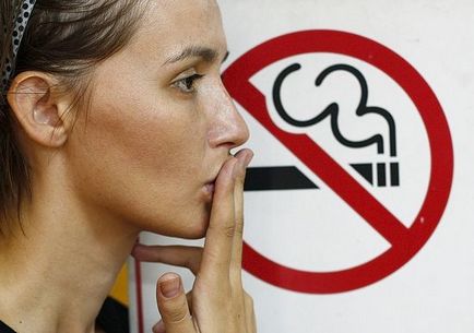 Megöltem volna egy cigarettát! „(Több férfi mindegyik) Megöltem volna egy cigarettát!