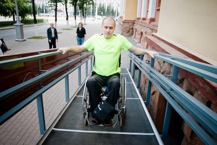 Setarea unei rampe pentru persoanele cu handicap