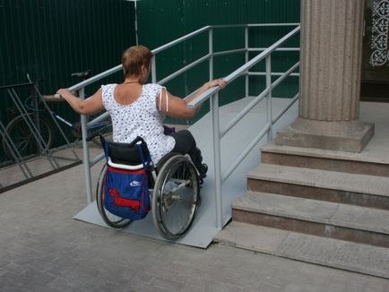 Setarea unei rampe pentru persoanele cu handicap