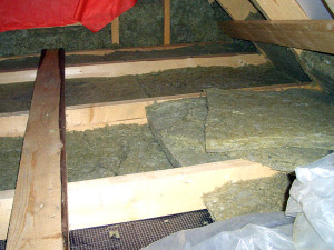 Утеплення стелі в лазні з холодною дахом покрокова інструкція