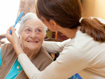 Догляд за літньою людиною - соціальна служба