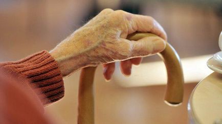 Догляд за літньою людиною - соціальна служба
