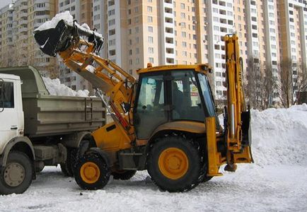 Вивіз снігу або як позбутися від заметів у дворі