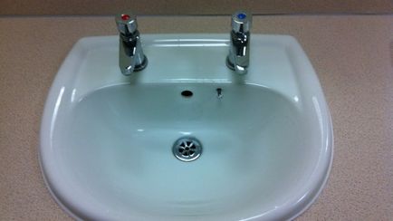 De ce în chiuveta engleză sunt două robinete