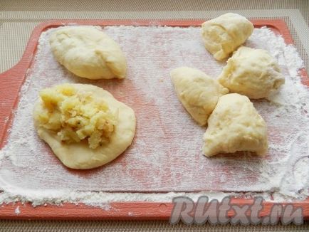 Prăjituri prăjite din produse de patiserie cu brânză de vaci - o rețetă cu o fotografie