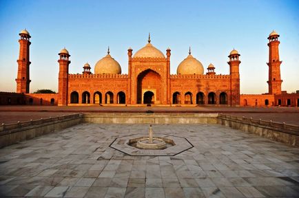 10 Cele mai mari moschei din lume - arhitectura fotografiilor